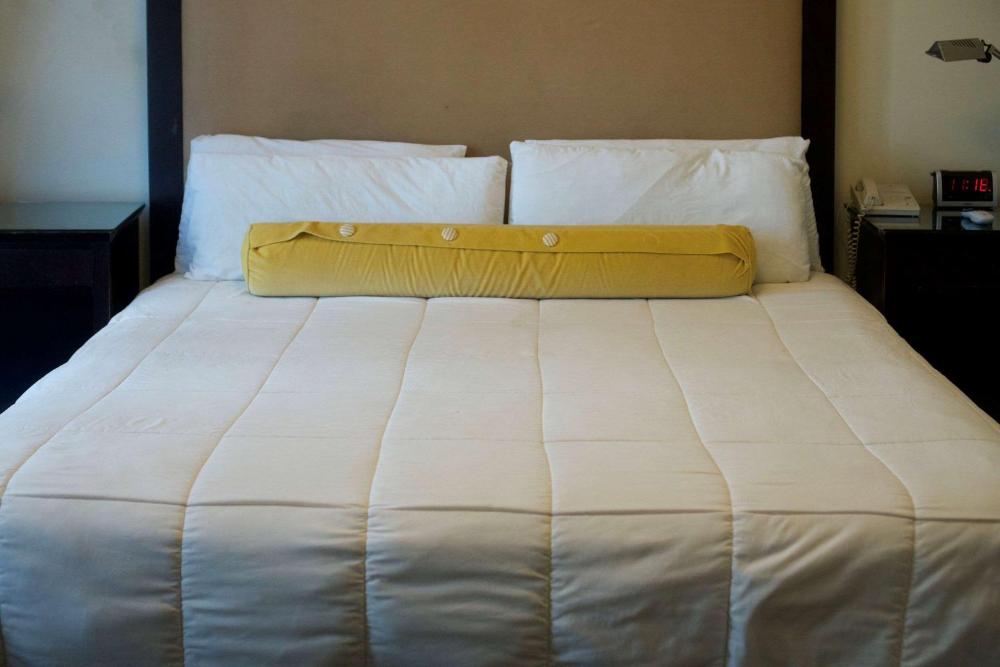 Standard Queen Room - Non Smoking